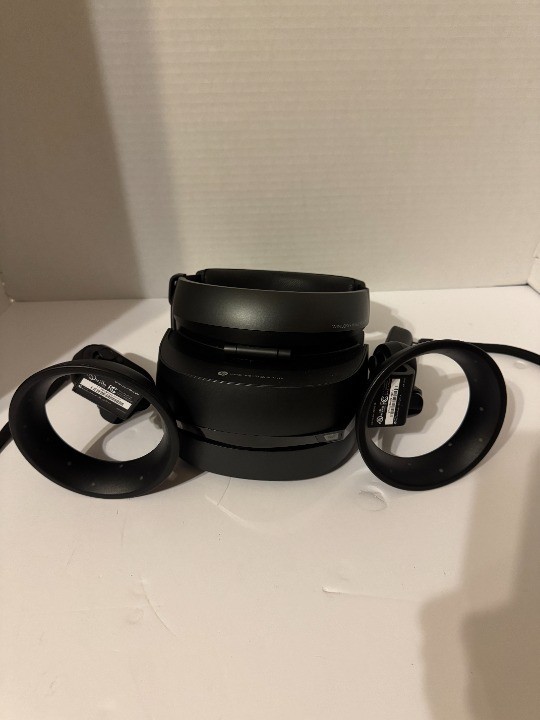 HP VR1000-100 Windows Mixed Reality (WMR) Headset with Controllers Combo