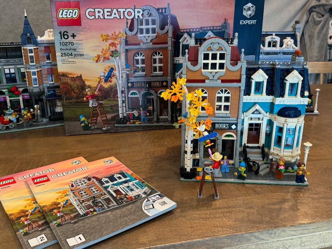Lego Bookshop Creator Expert Modular 10270 With Box & Instructions Complete Used