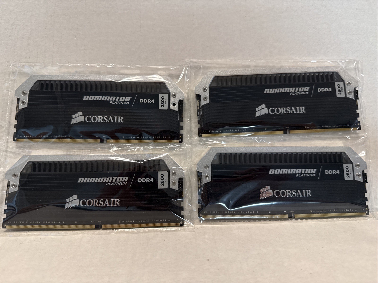 Corsair Dominator Platinum 16Gb (4 x 4Gb) DDR4 SDRAM 2800 MHz CMD16GX4M4A2800C16