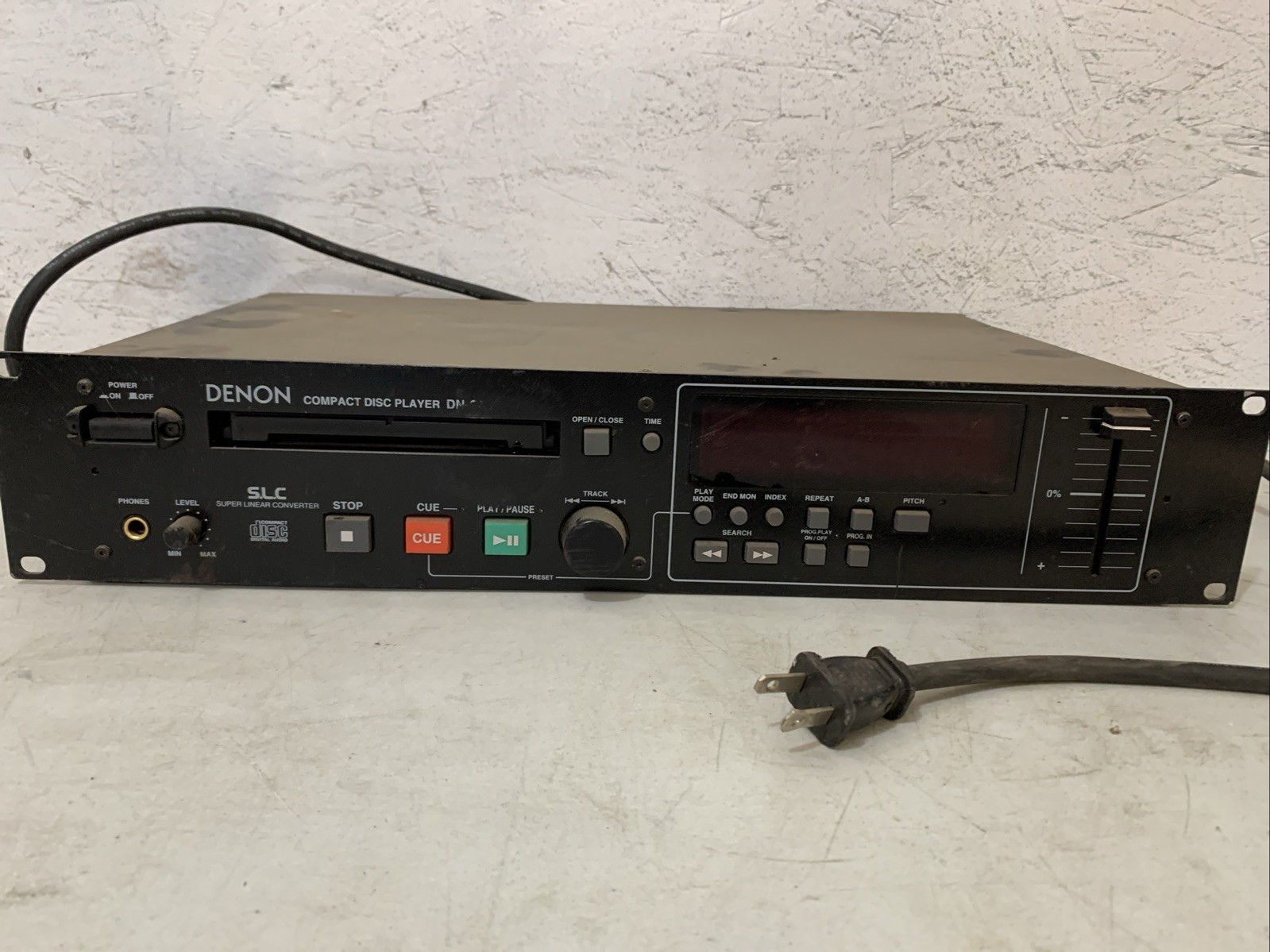 Denon DN-C630 Rackmount CD Player - POWERS ON