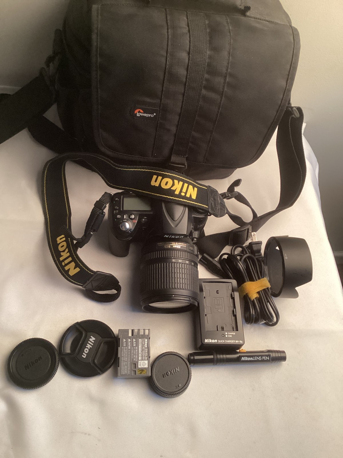 Nikon D D90 12.3MP Digital SLR Camera w/ VR 18-105 mm Lens + extras
