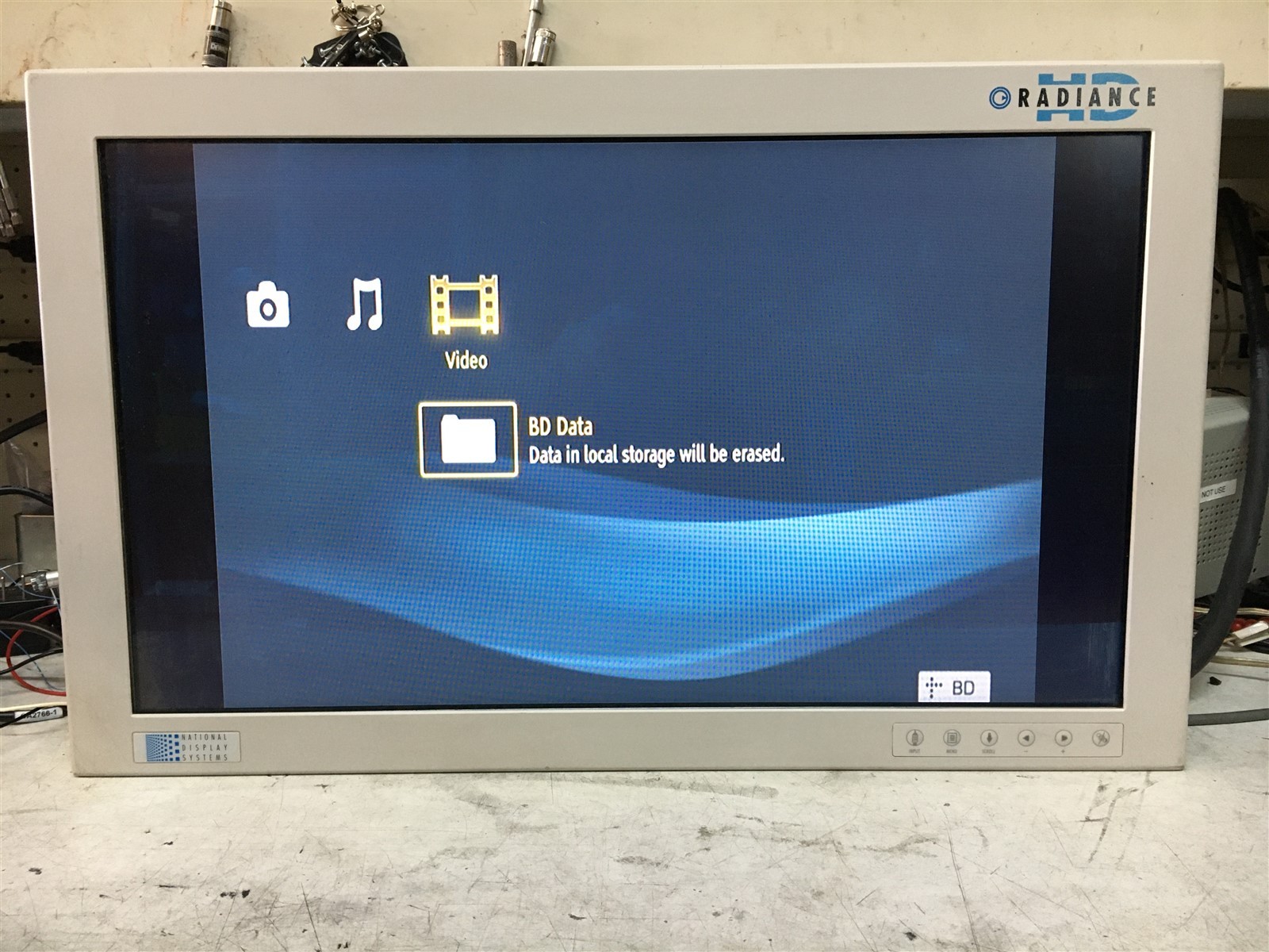 National Display Systems SC-WX23-A1A11 Radiance HD LCD Color Monitor