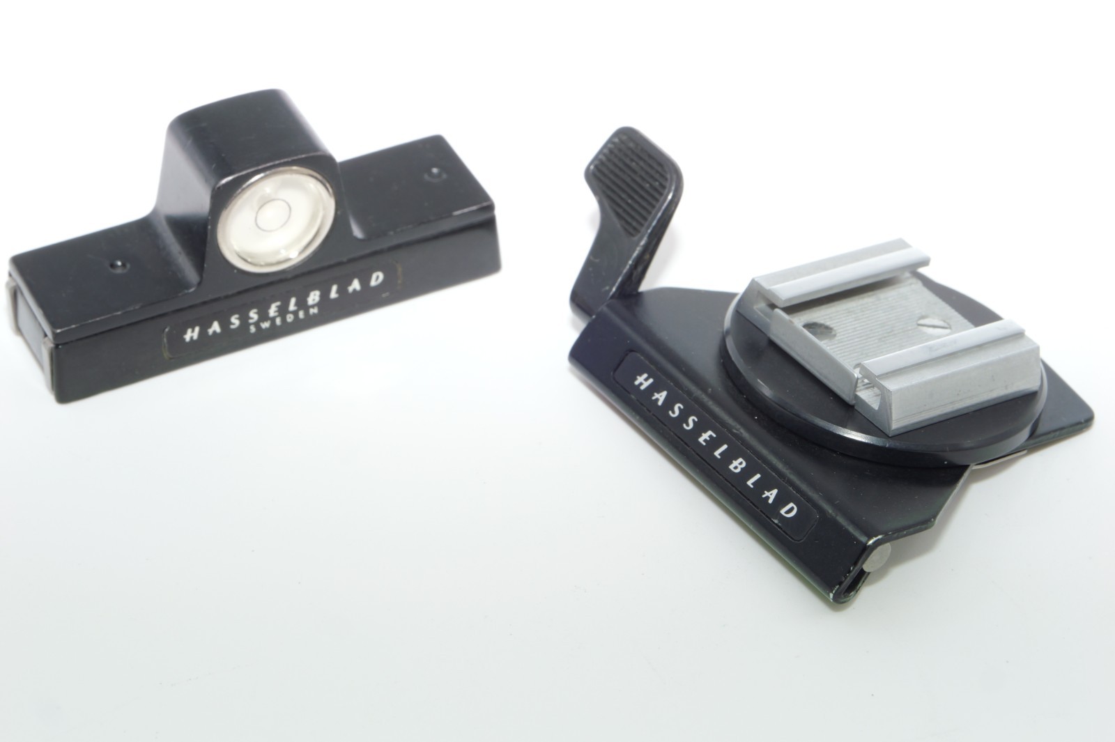 Hasselblad Adjustable Clip-On Flash Shoe 40258 and Spirit Bubble Level 43117 Set