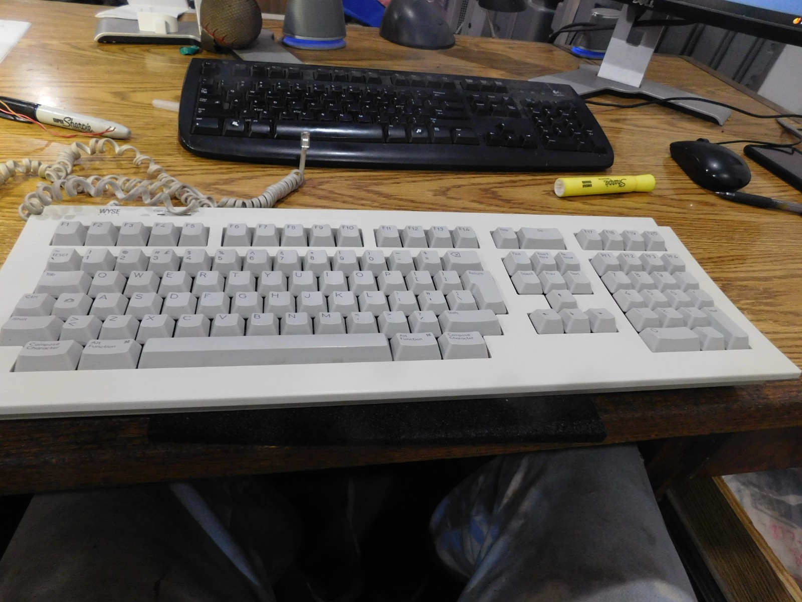 Wyse: WY285 ANSI  KeyBoard.  P/N: 901028-01.   Old Spares Inventory.  Clean