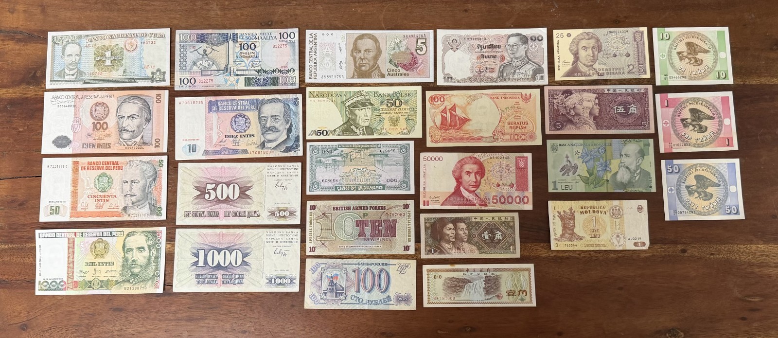 Lot 25 Billets de Banque Toutes Différentes (Ref:L-41)