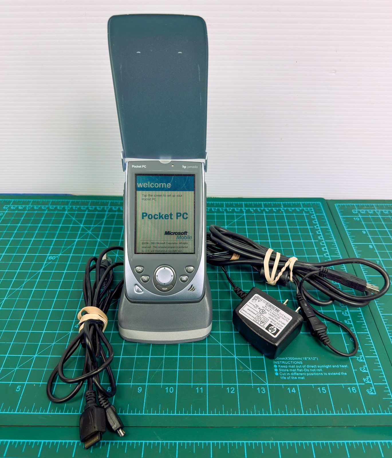 HP Jornada 560 Series Pocket PC PDA F2915A ABA W Dock Charger Stylus Cables