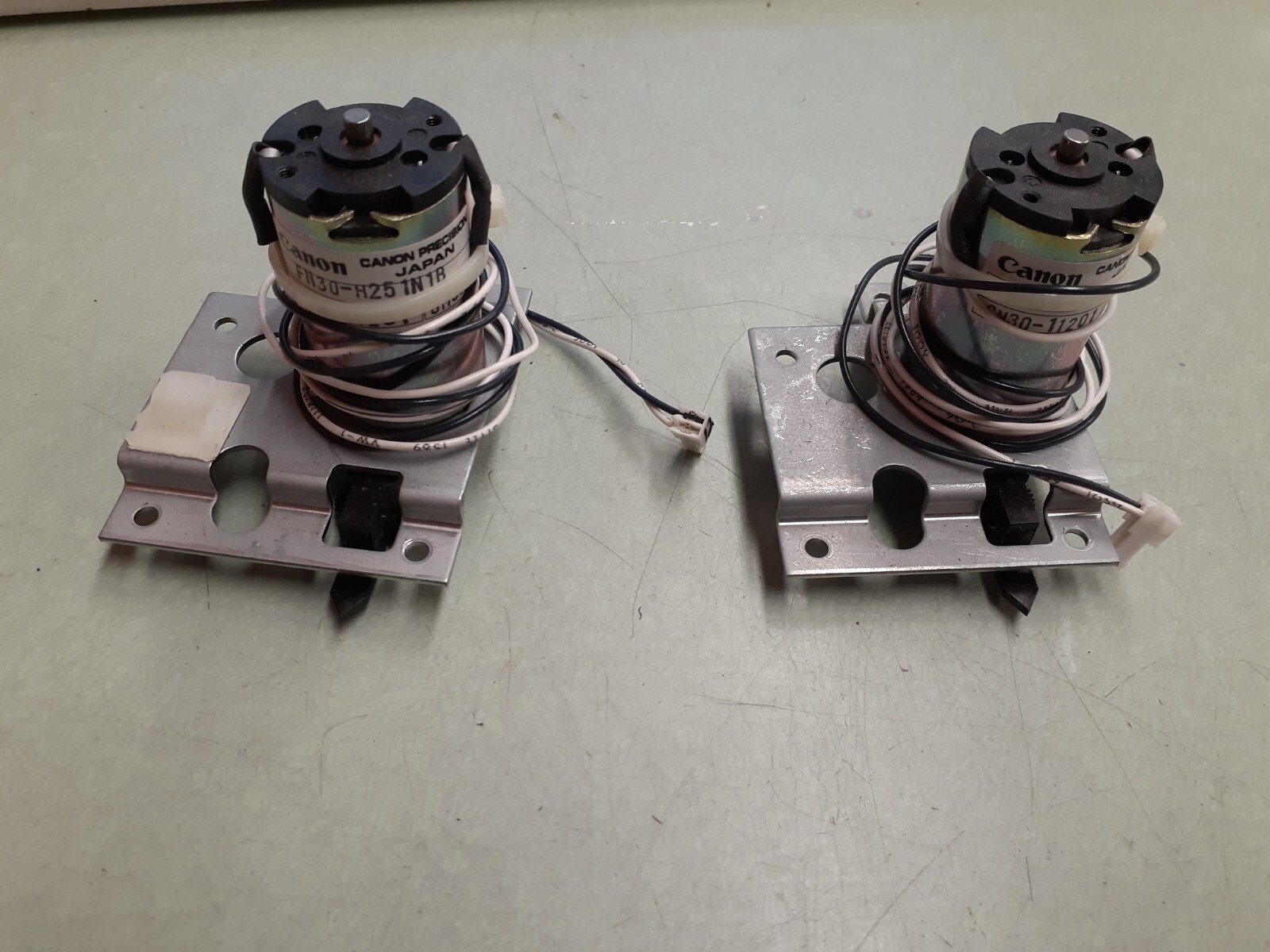 (2) CANON FN30-H251N1B Motor CN30-11201