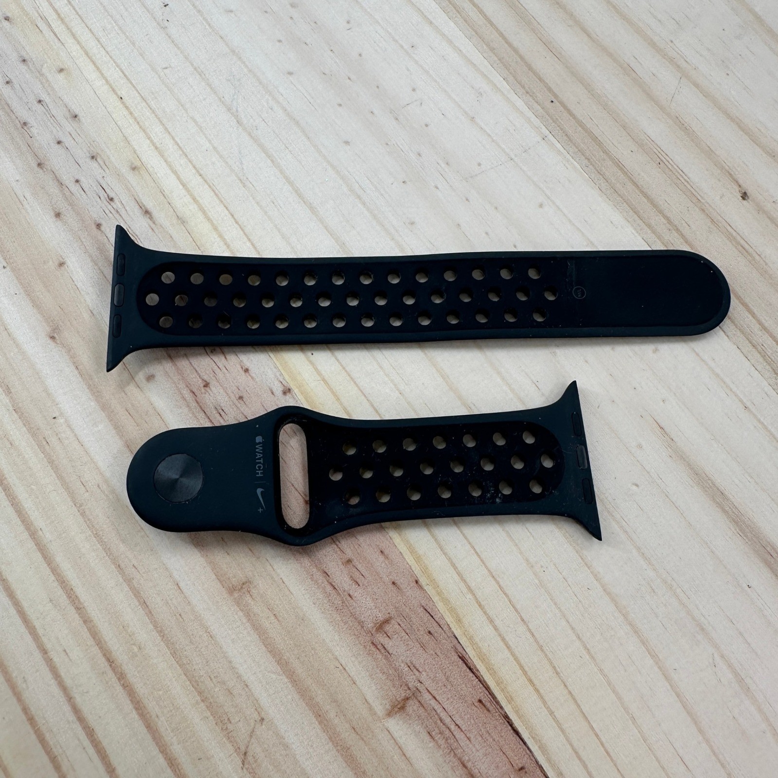 Nike Apple Watch Sport Band M/L Black Perforated Silicone 42/44mm