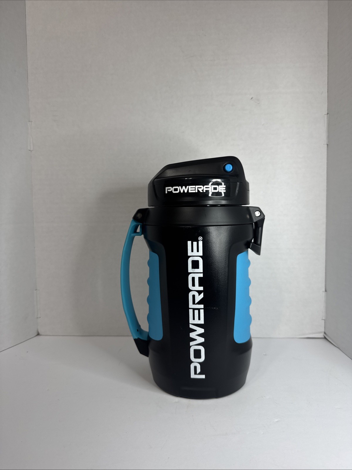 Powerade 2L Water Bottle Jug Thermos Blue AutoSpout Lock Handle Tie Hook 64OzNEW
