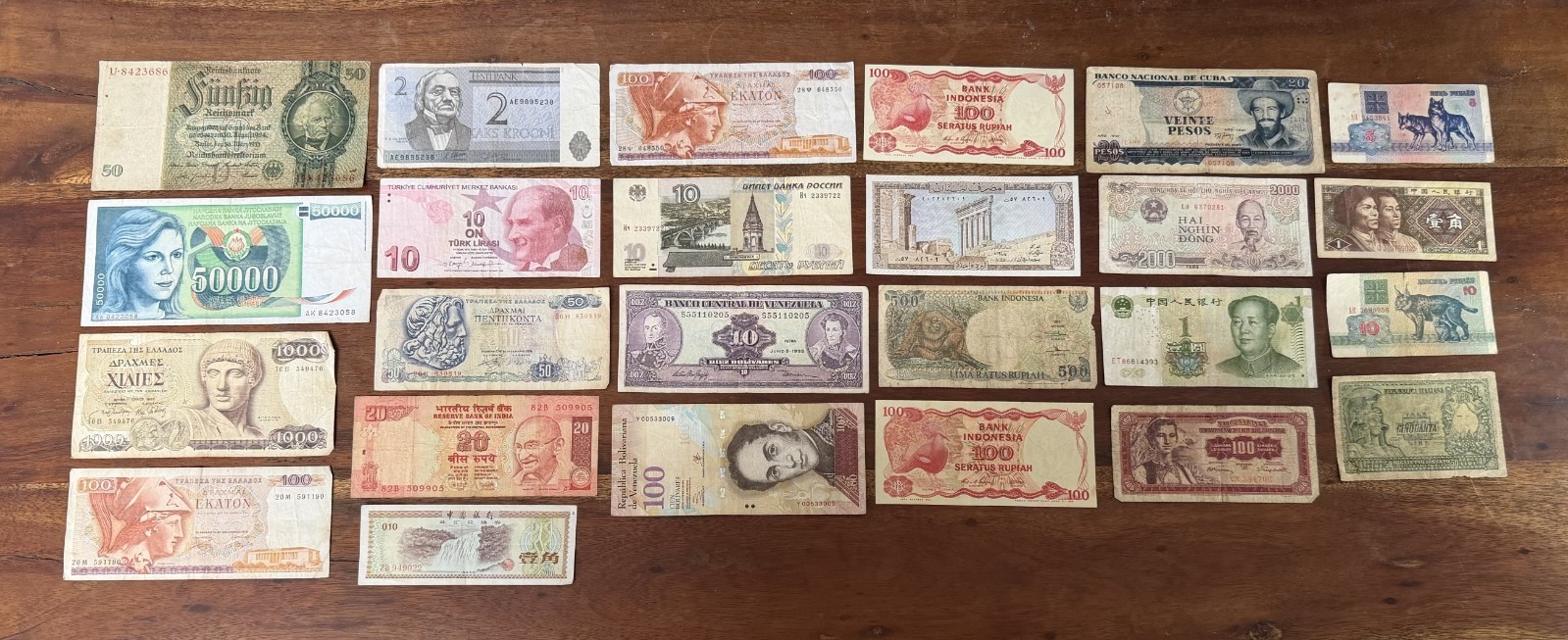 Stock 25 Banknotes all Different (Ref: L-74)