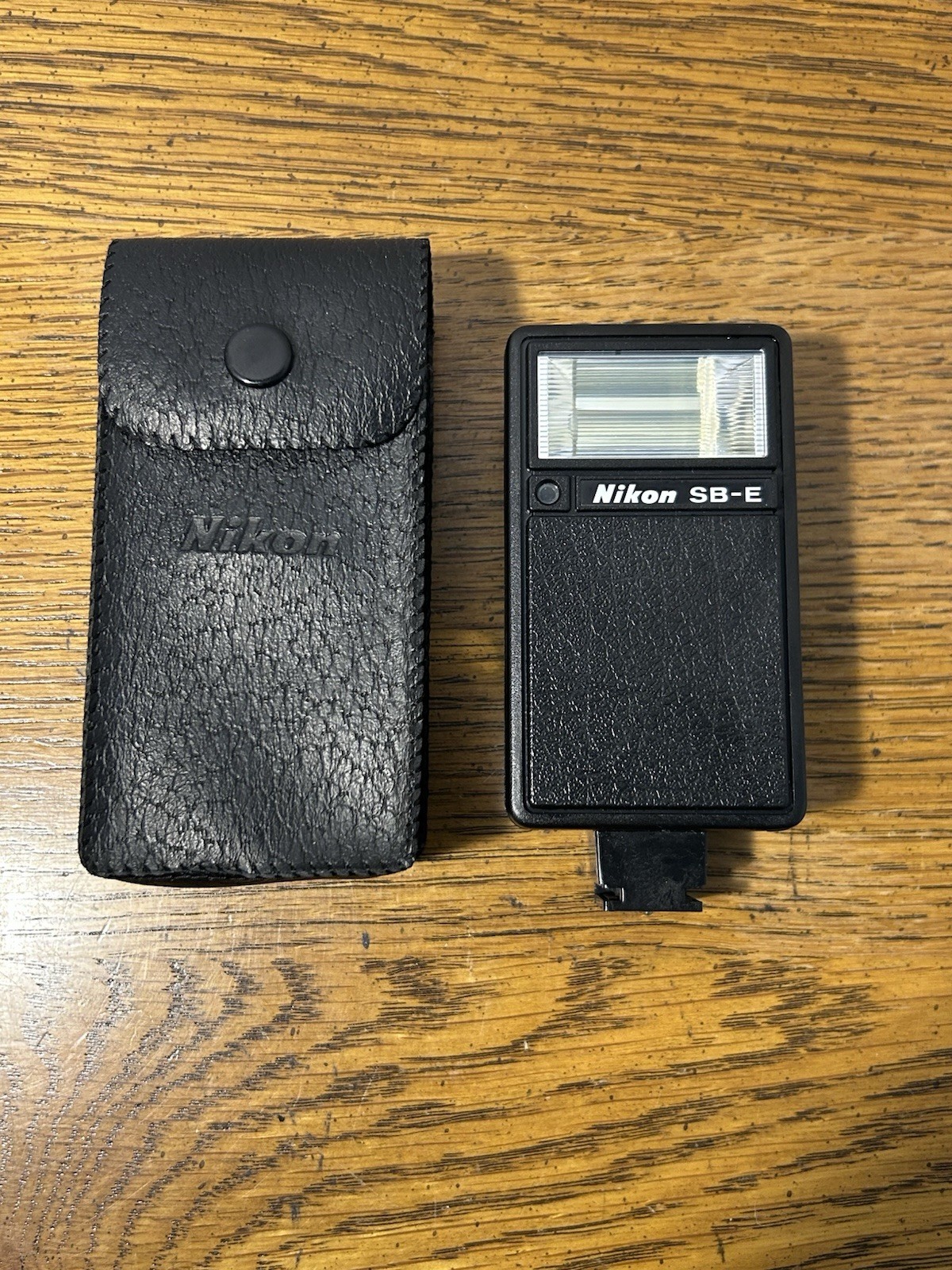 Vintage Nikon SB-E Speedlight Shoe Mount Flash w/ Original SS-10 Case - Untested