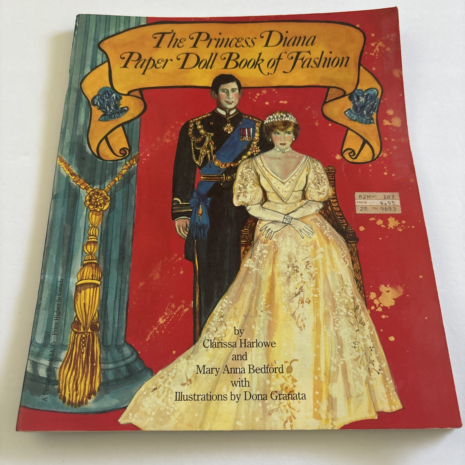 The Princess Diana Paper Doll Book of Fashion - Perigee books 1982 - Never Used
