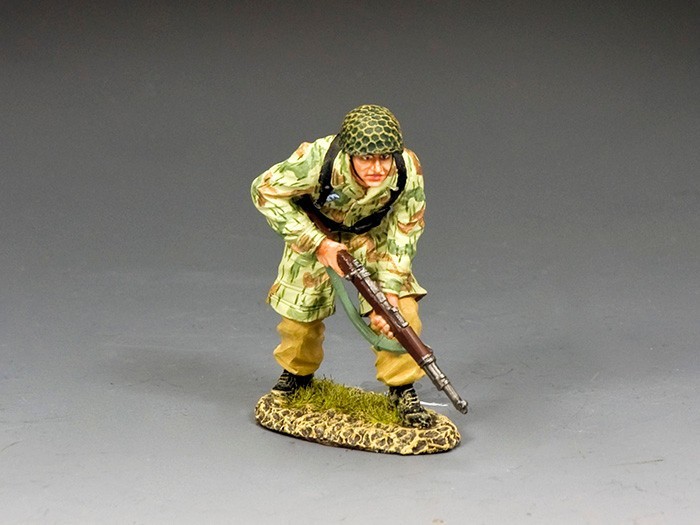 KING & COUNTRY LW077 WWII GERMAN  "FALLSCHIRMJAGER  RIFLEMAN"   MIB!