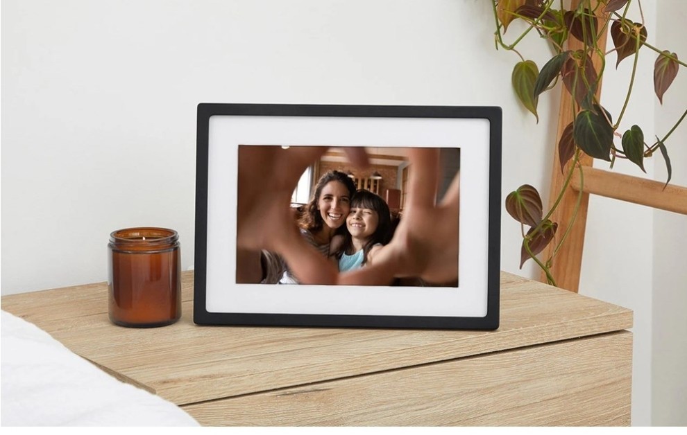 Skylight 10” Digital Picture Frame WiFi Enabled w/Load from Phone Black Frame