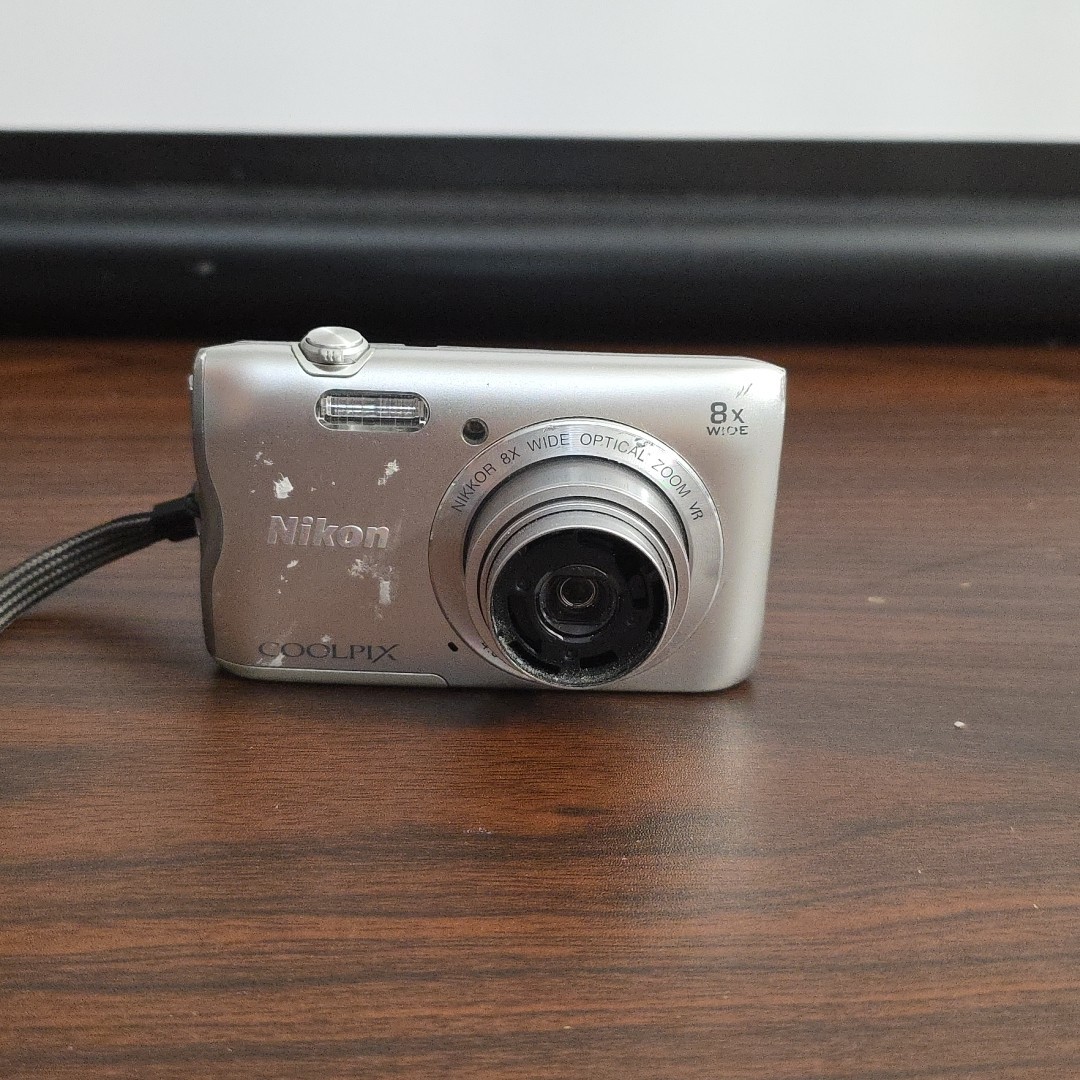 Asis Nikon COOLPIX A300 20.1MP Digital Camera - Silver - Read Description Asis