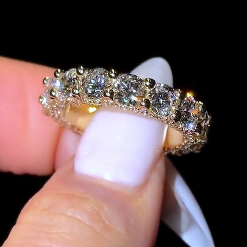 4.5mm Round Cut EF VS1 Lab Grown Diamond Queen Wedding Band in 14K Yellow Gold