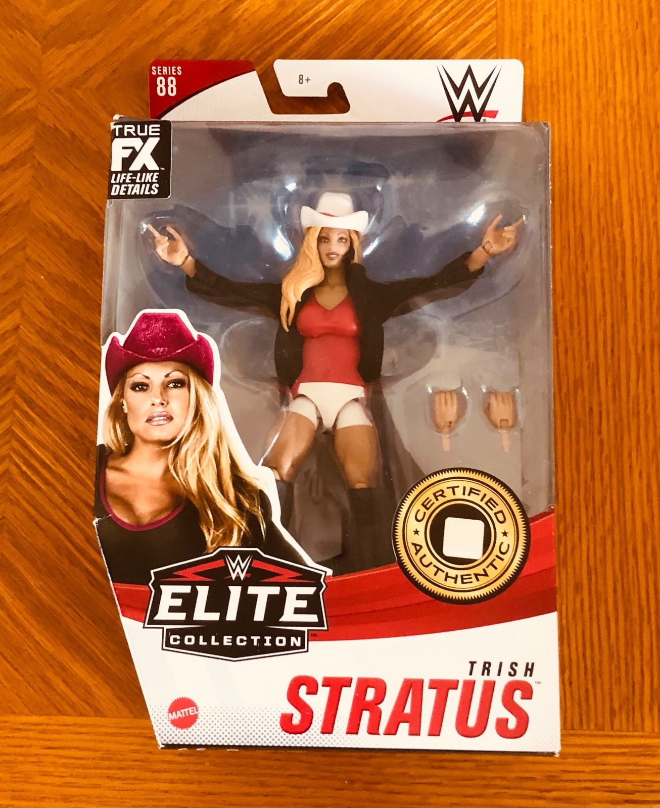 TRISH STRATUS super cool NEW & SEALED wwe women’s wrestling ELITE FIGURE