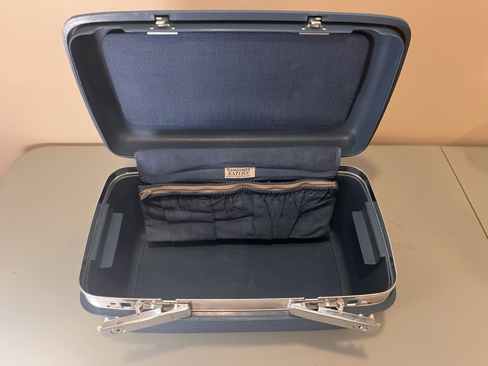 SAMSONITE Saturn Vintage 1960s Denim Blue Beauty Makeup Train. No keys/tray