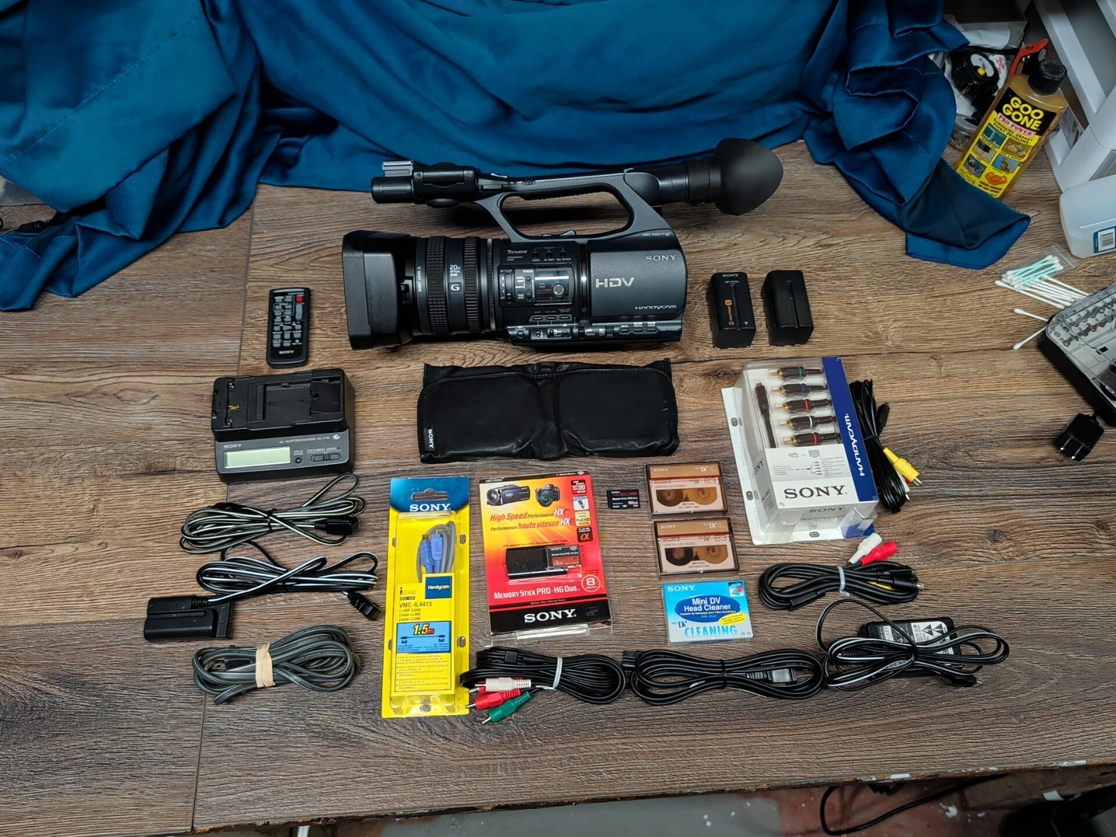 Sony HDR-FX1000 High-Definition MiniDV HDV Handycam Camcorder Huge Bundle Works!