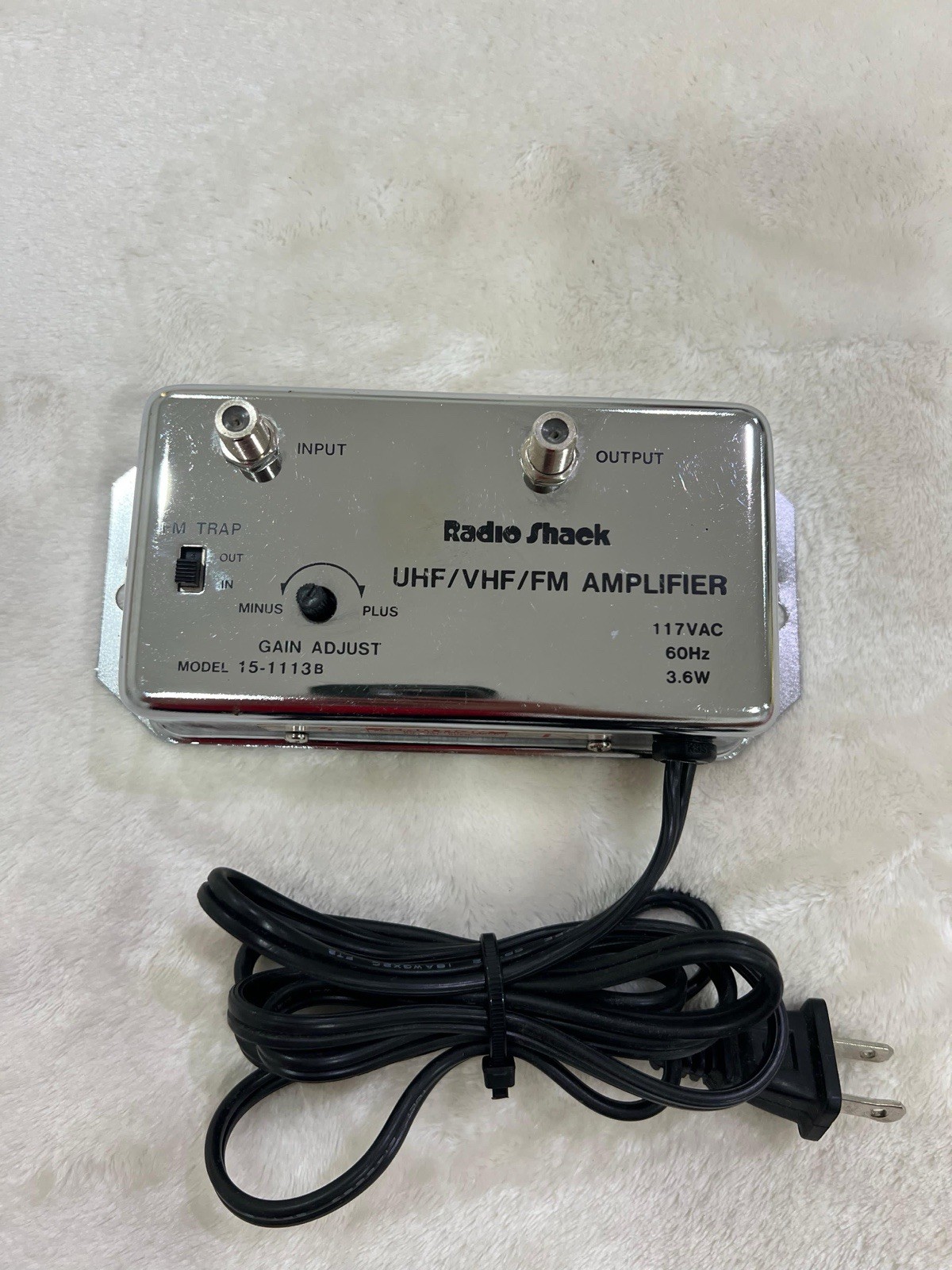 Radio Shack 20dB Signal Amplifier UHF VHF FM 15-1113B Archer 117 VAC 60Hz 3.6WOp