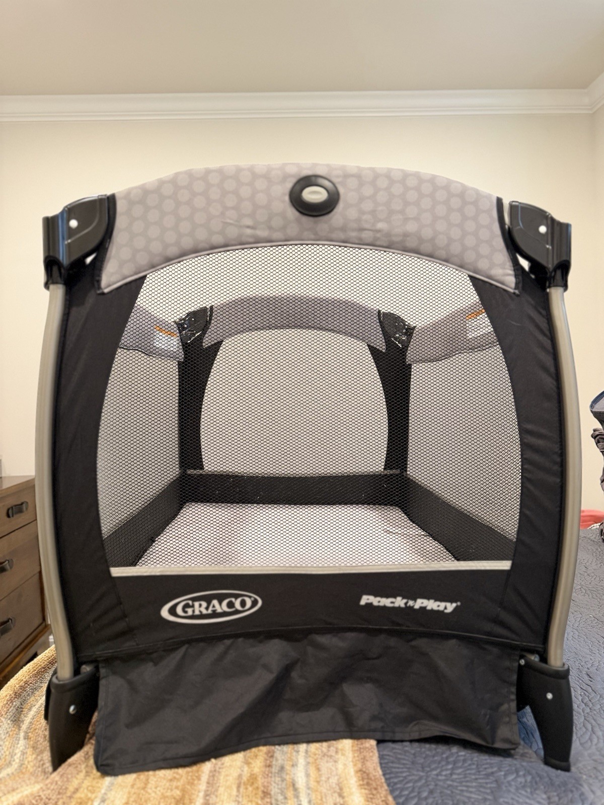 Graco Pack’N Play 2019 -Nearby Napper -11991 1895 -Black and Grey