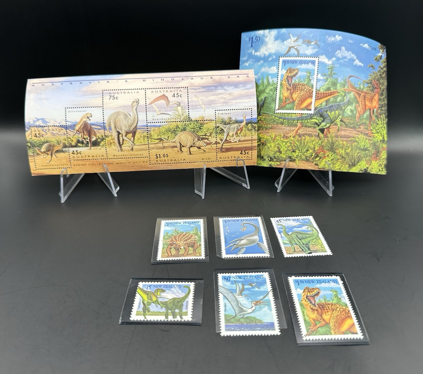 NEW ZEALAND, 1993 DINOSAUR MINI-SHEETS AND SINGLE STAMP LOT - MNH - DINO 1529