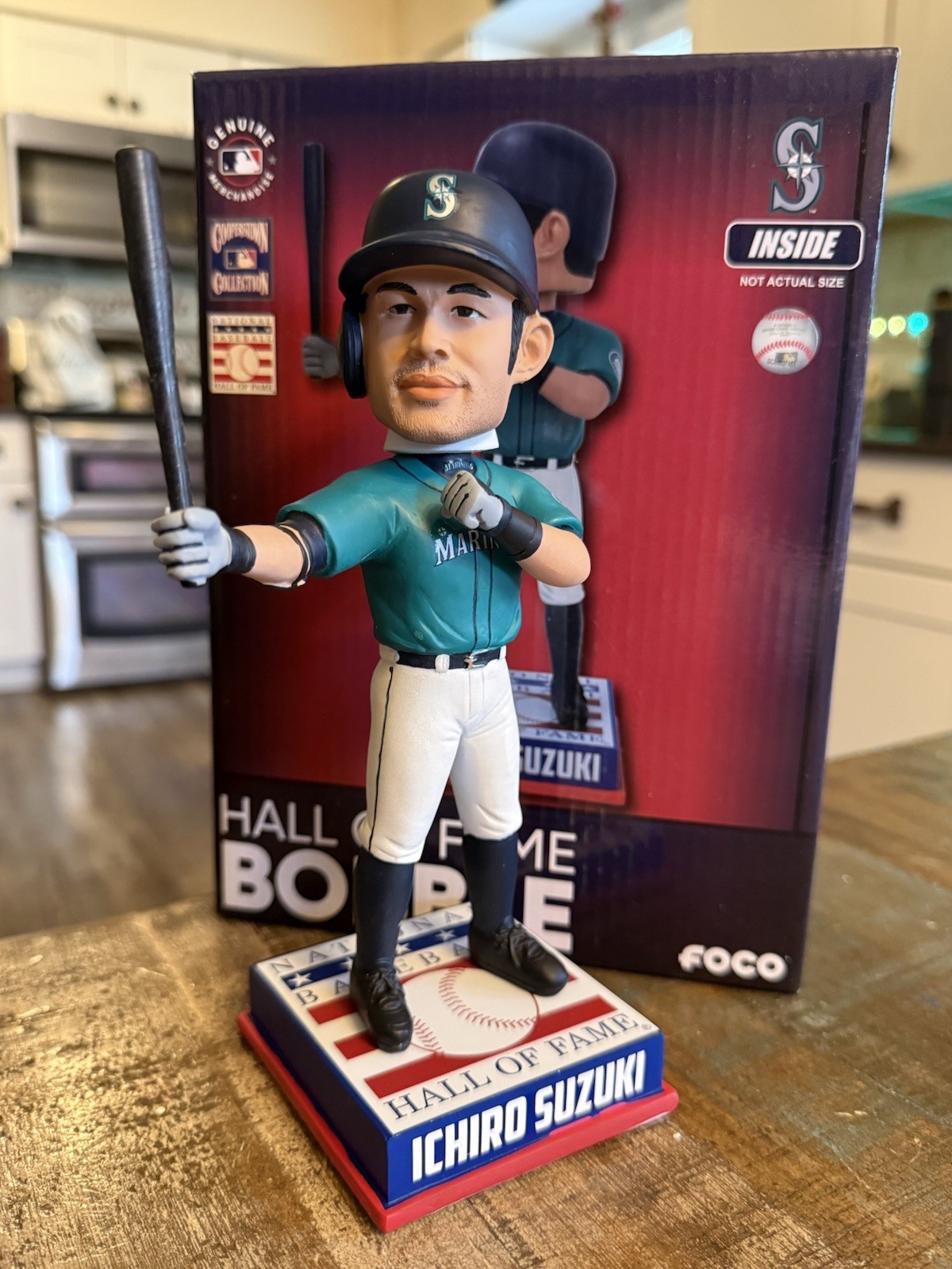 ICHIRO SUZUKI Seattle Mariners Legend MLB Hall of Fame Bobblehead NIB!