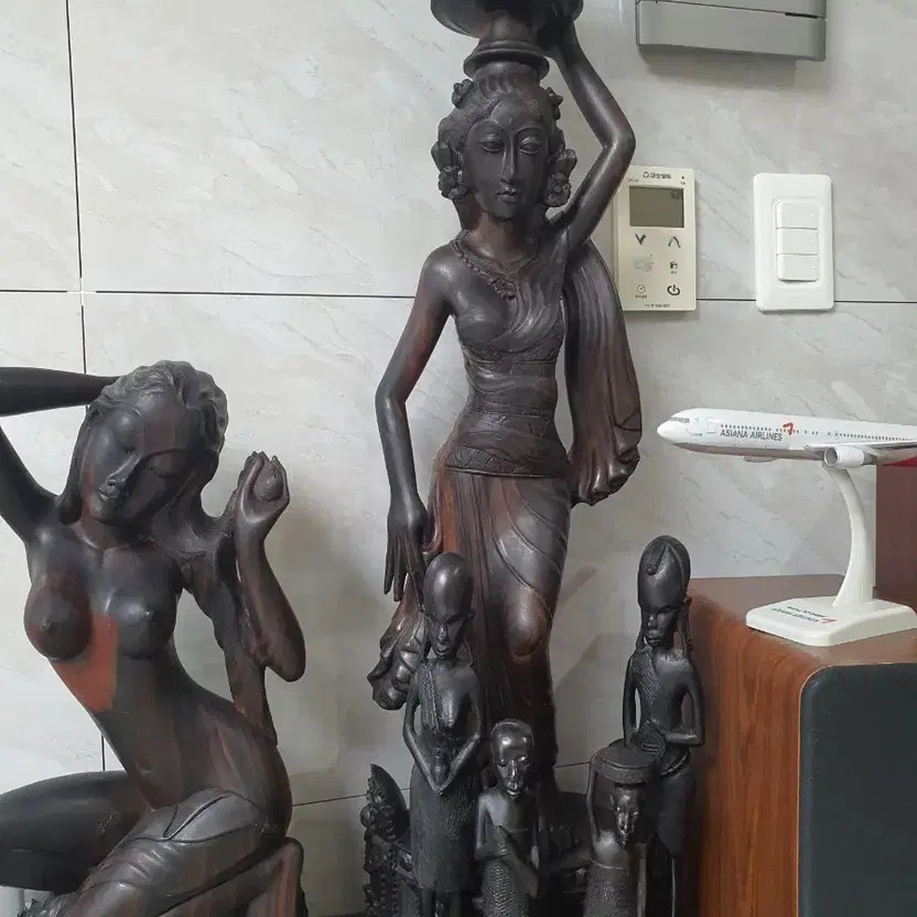 African Tanjania Ebony Wood Carving Statue Elegant Decor