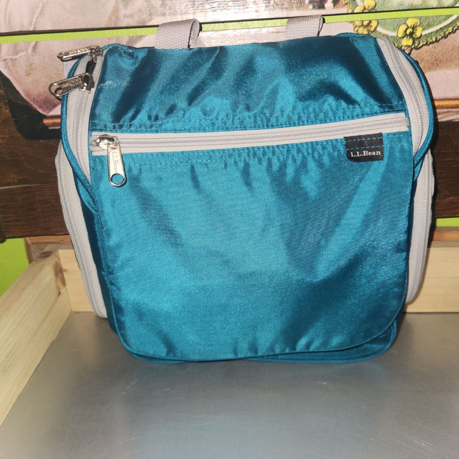 L.L.Bean Hanging Toiletry Bag With Multiple Mesh Pockets & Zipper Compartments