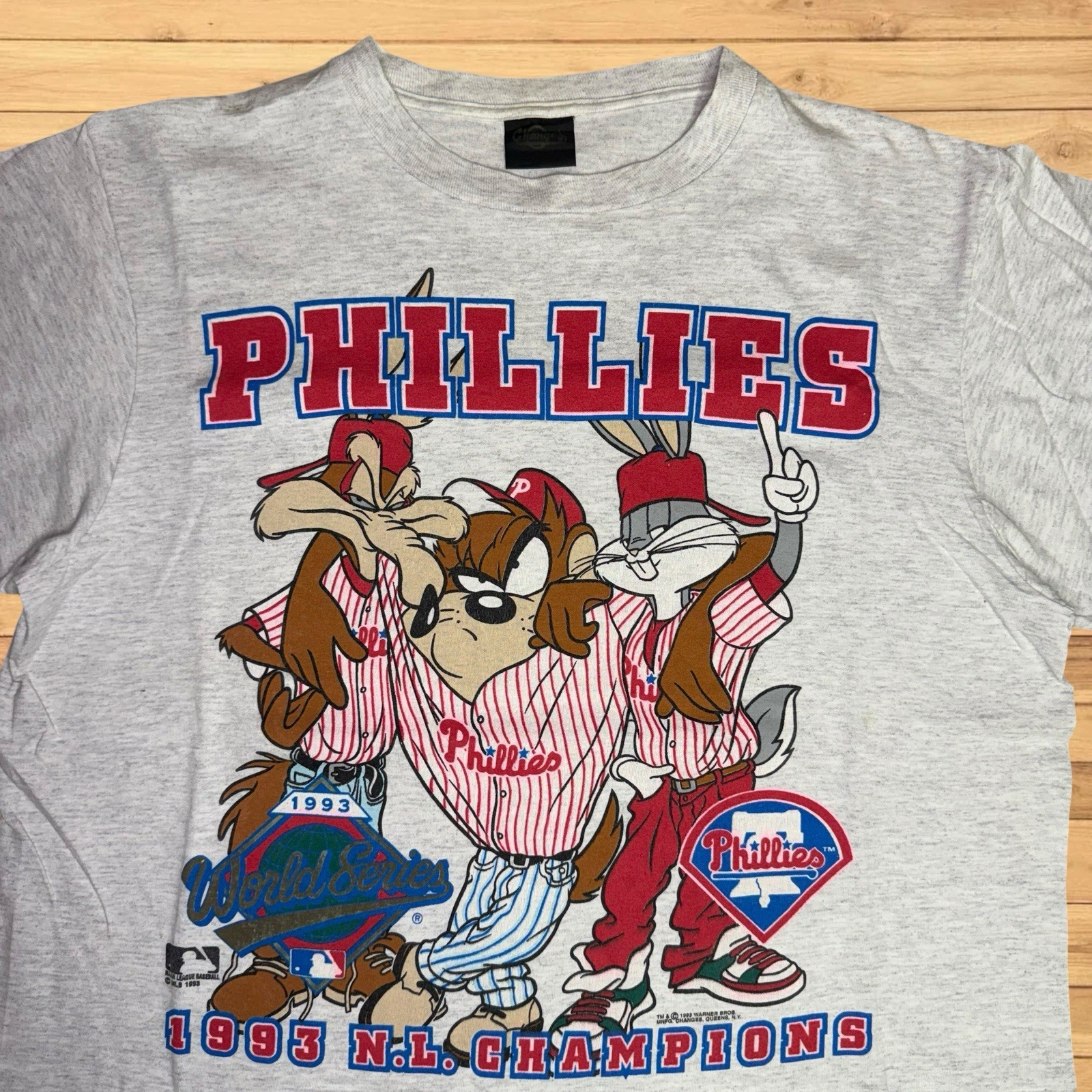 Vintage 1993 Philadelphia Phillies T-Shirt Looney Tunes Warner Bros 90s Sz L