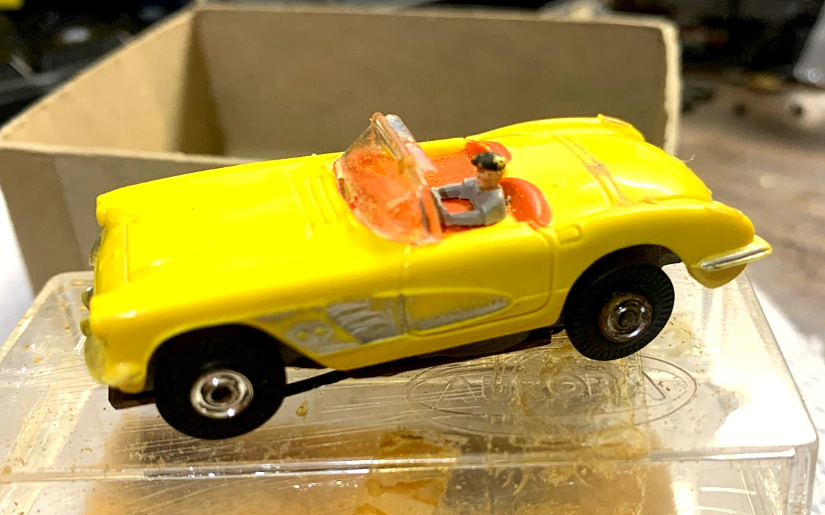 RARE Aurora Pre Tjet Vibrator Ho Slot Car 1543 Lemon Yellow Convertible Corvette