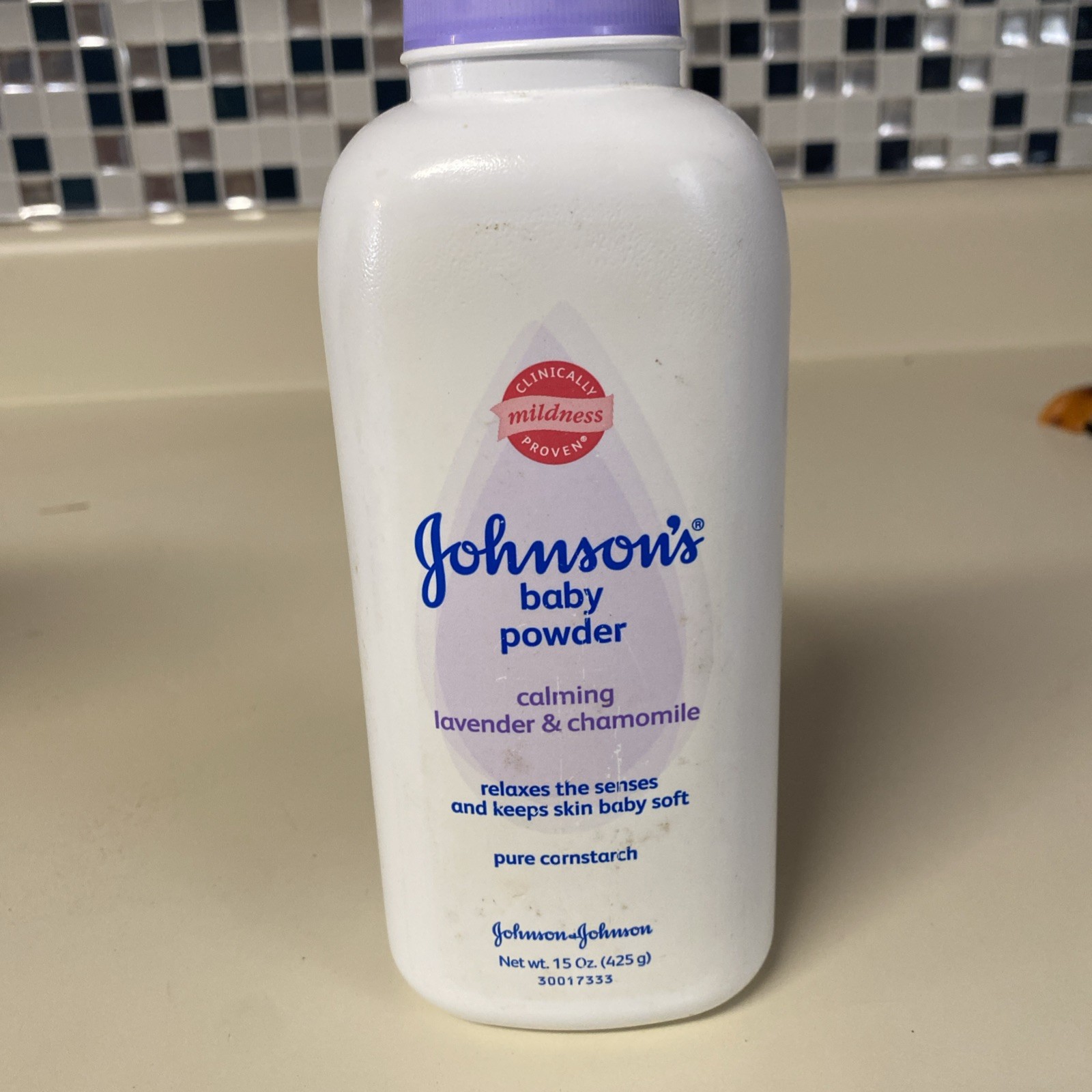 Johnson’s Baby Powder Calming Lavender & Chamomile 15 oz Pure Cornstarch 2011