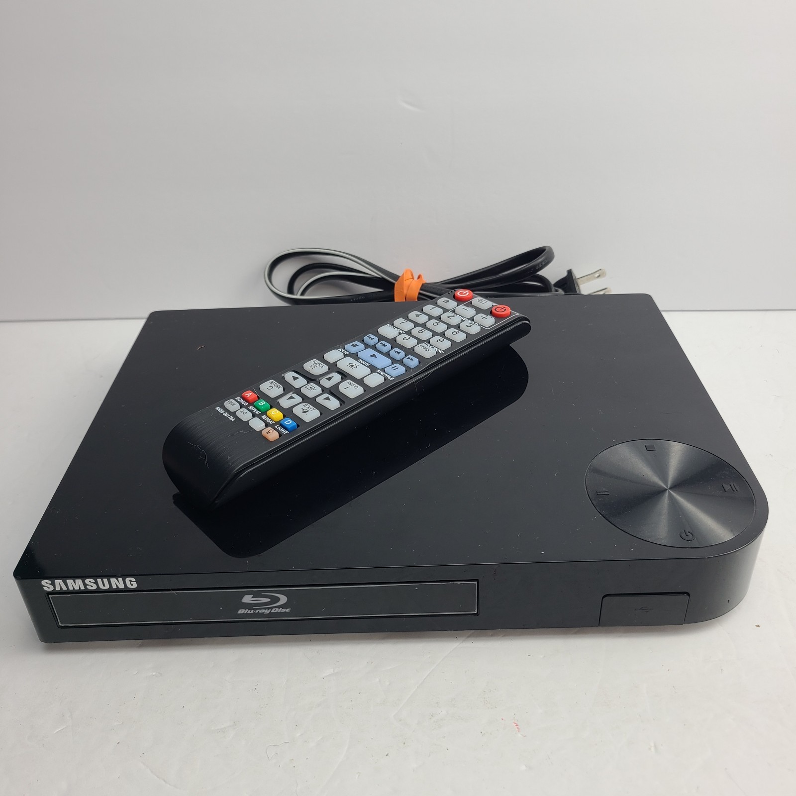 Samsung BD-F5700 Blu-ray Player built-in Wi-Fi Streaming 1080p HDMI w/ Remote