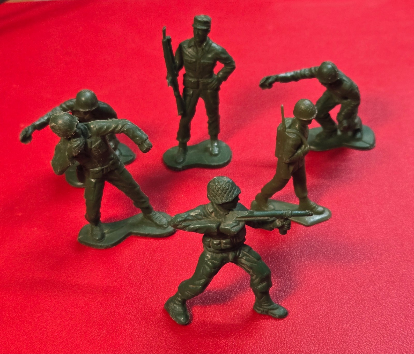 VTG Green Plastic Army Men Toy Soldiers Lot of 6 WWII Infantry Figures 2.5–3"
