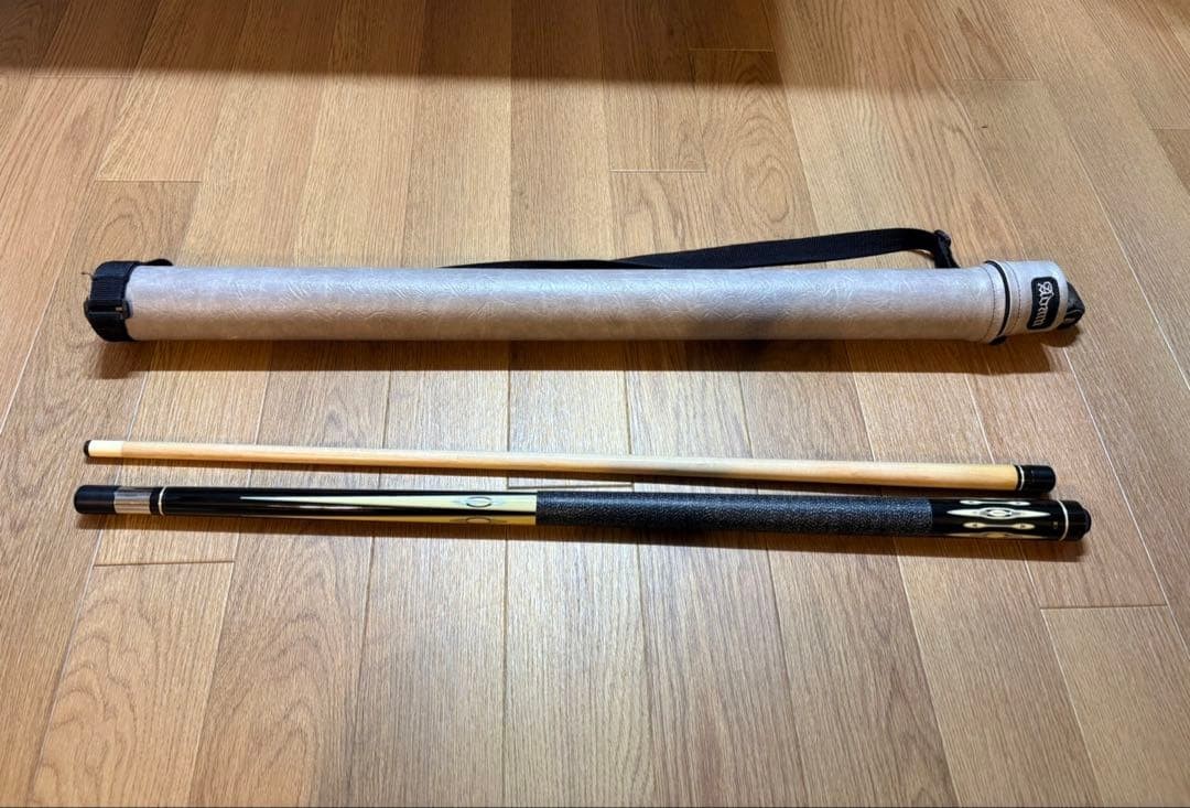 Adam billiard cue with case, used, no warping or noise rr2