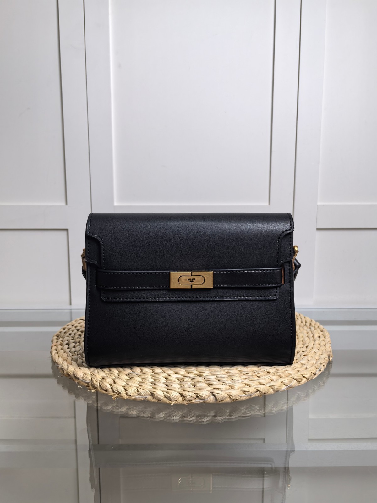 NWT 903 Small Lee Radziwill Pebbled Shoulder Bag Leather Black 24x18x8cm