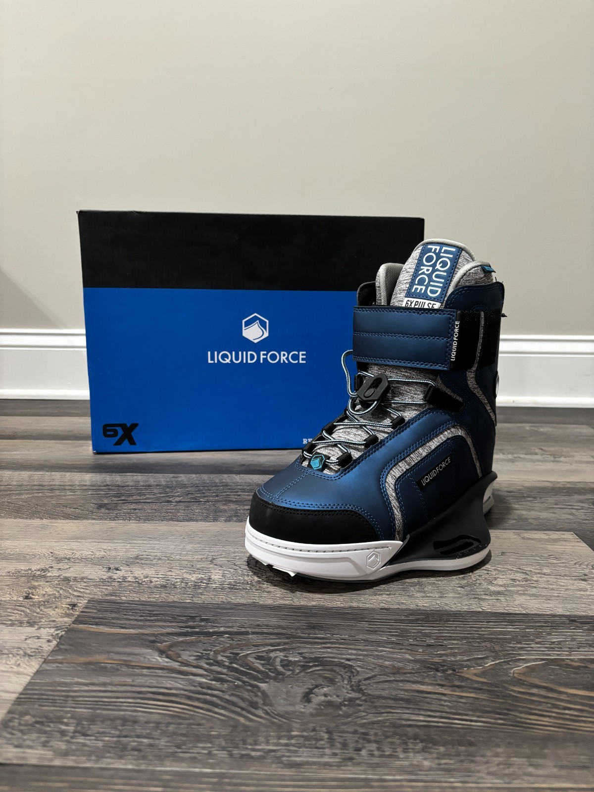New w/Box Liquid Force Pulse 6X Size 9-10 Wakeboard Bindings Blue