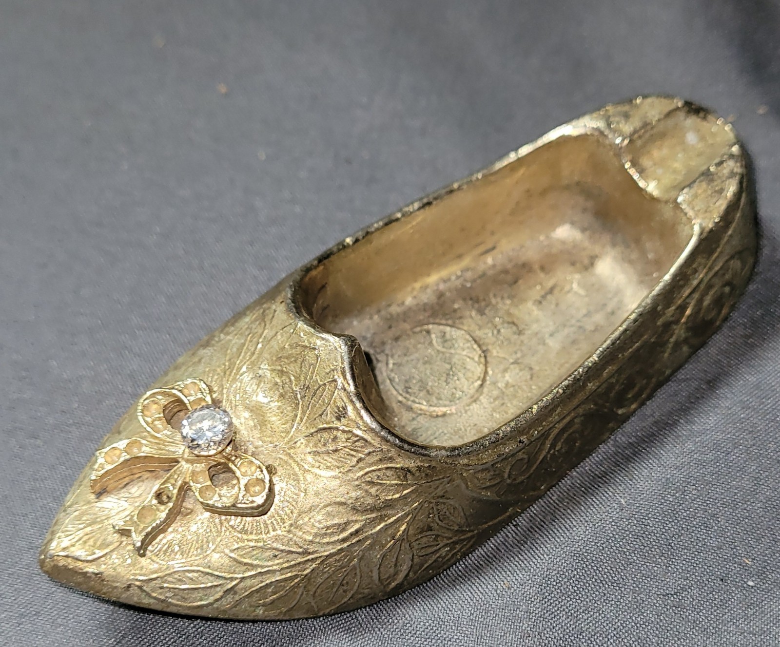 Vintage 1970's Etched Floral Tiny Brass Shoe Micro Ashtray With stone Mcm Decor 