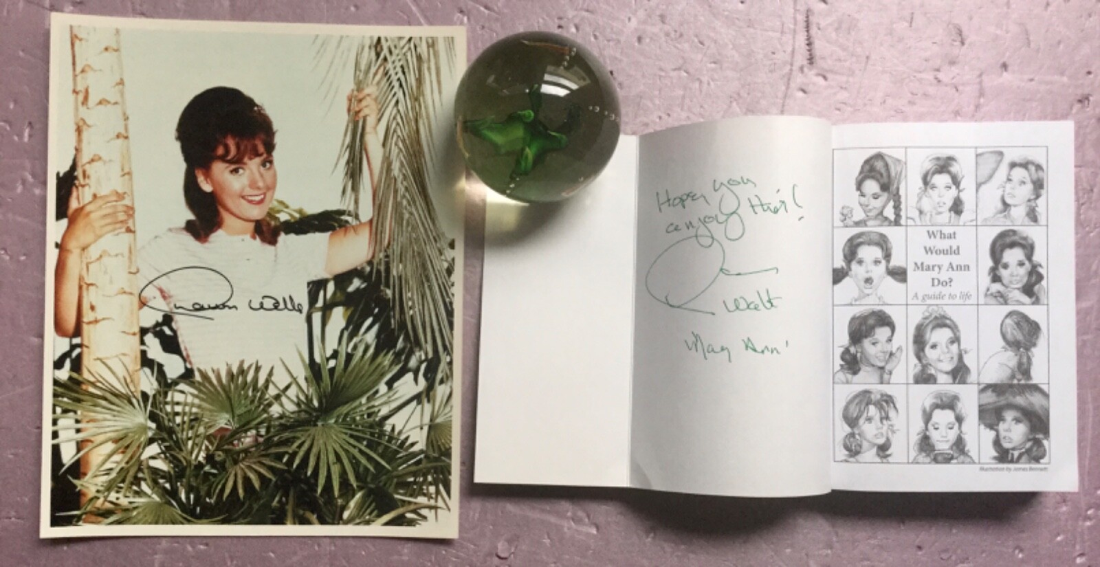  DAWN WELLS Signed 8X10 "Gilligan's Island" Photo & Signed Book