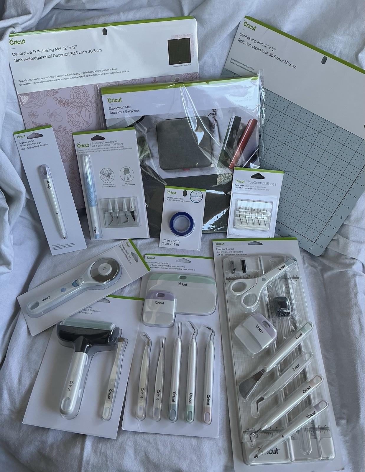 Cricut Essential Tools Bundle New Sealed for Beginners / Professionals MUST HAVE