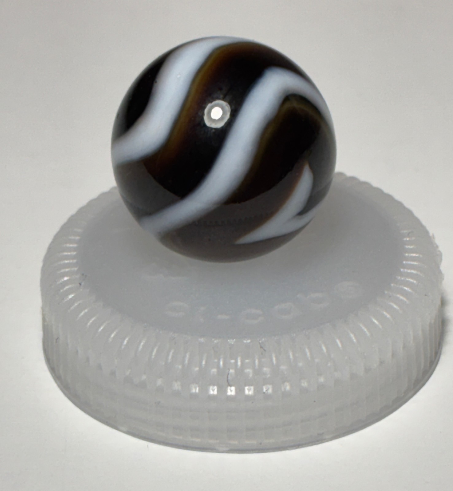 VTG Akro Agate Corkscrew Striped Swirl Glass Peewee Peltier Toy Marble .56 in