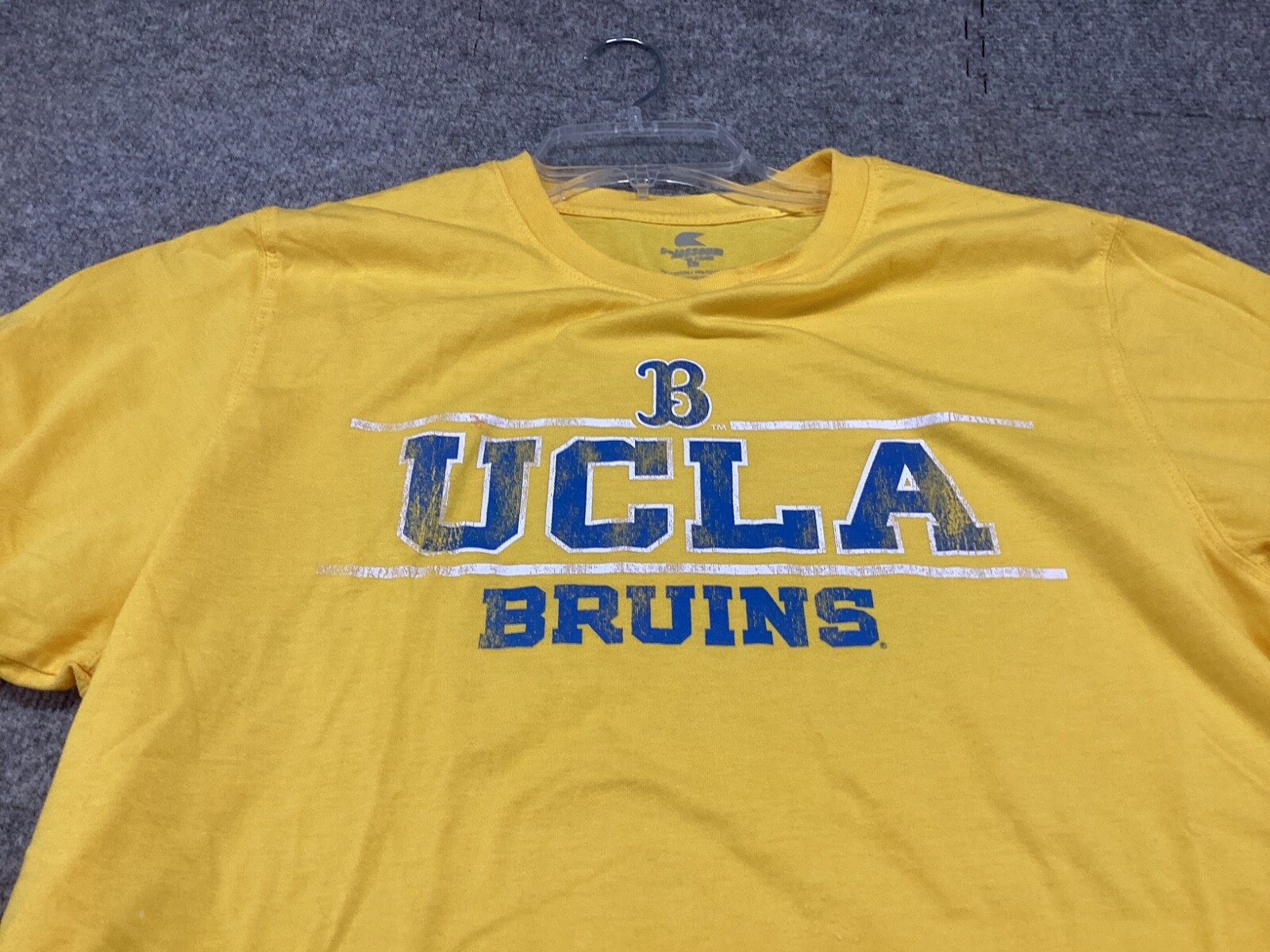 UCLA Bruins Shirt Mens Large Yellow University Short Sleeve NCAA Tee