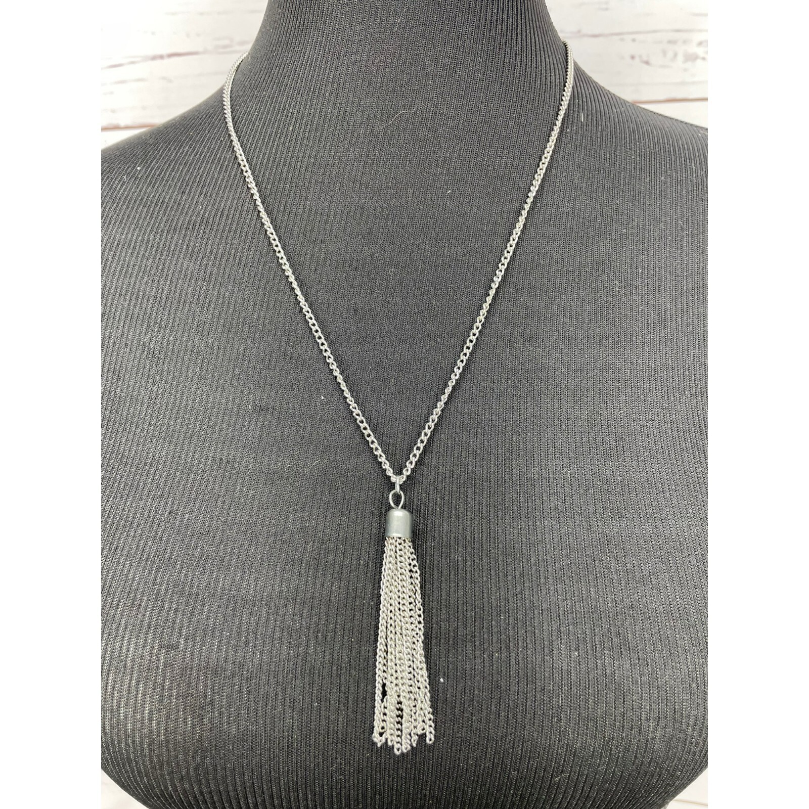 Silver Toned Metal Tassel Pendant Charm Fashion Unisex Necklace