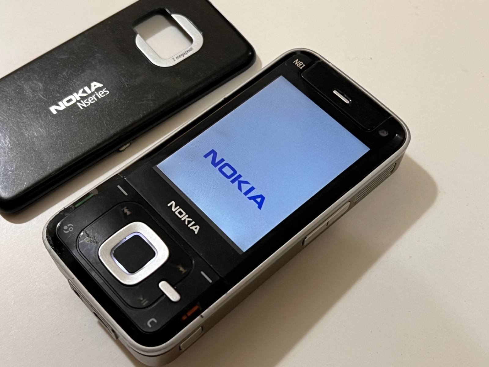 Nokia N81-1 Black  Vintage cell phone poor condition , parts only