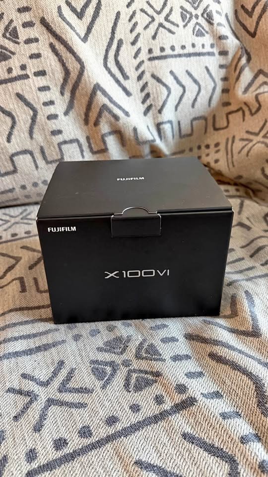Brand New Fujifilm X100VI Digital Compact Camera (Silver) '' Read description '