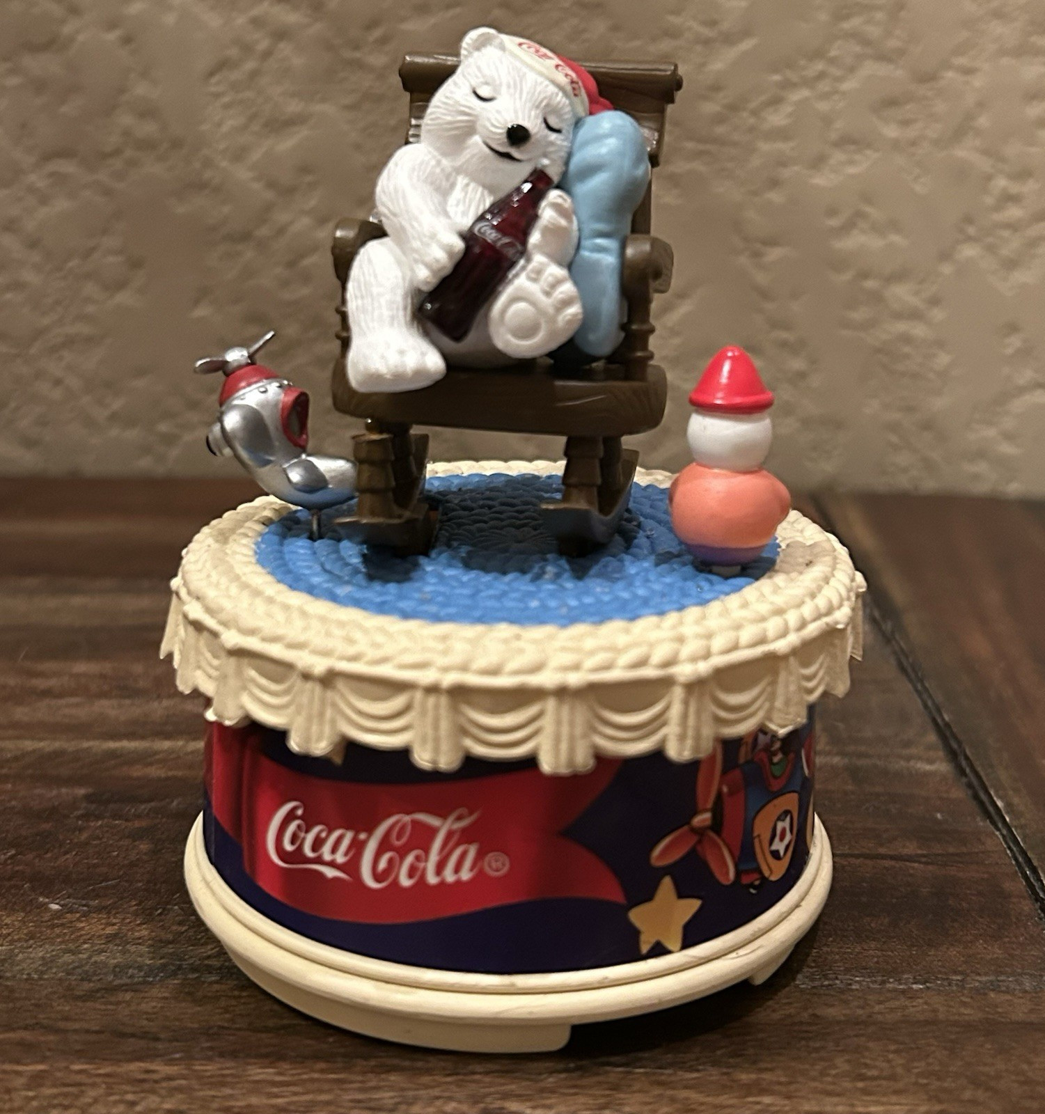 Vintage 1997 Coca-Cola Musical Polar Bear Holiday Scene Original Box Wind-Up