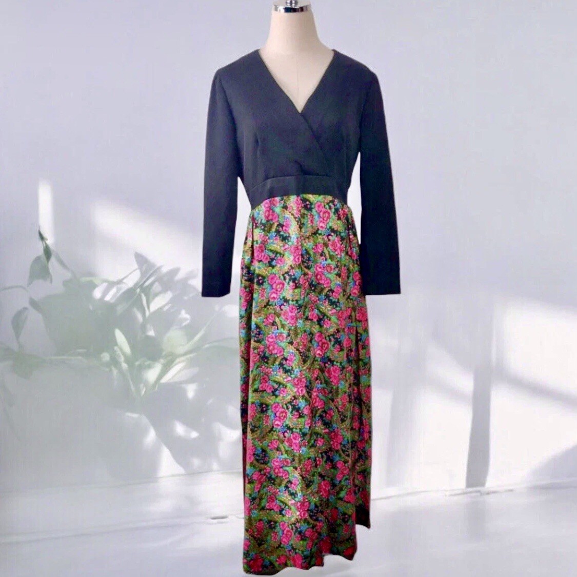 Vtg 70s Maxi Hostess Dress Size Medium Black Wrap Bodice Bold Floral Rose Skirt