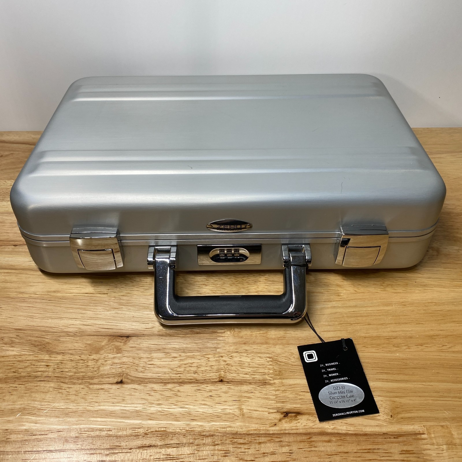 Zero Halliburton DZ3-S1 Aluminum Silver Mini Elite Computer Case