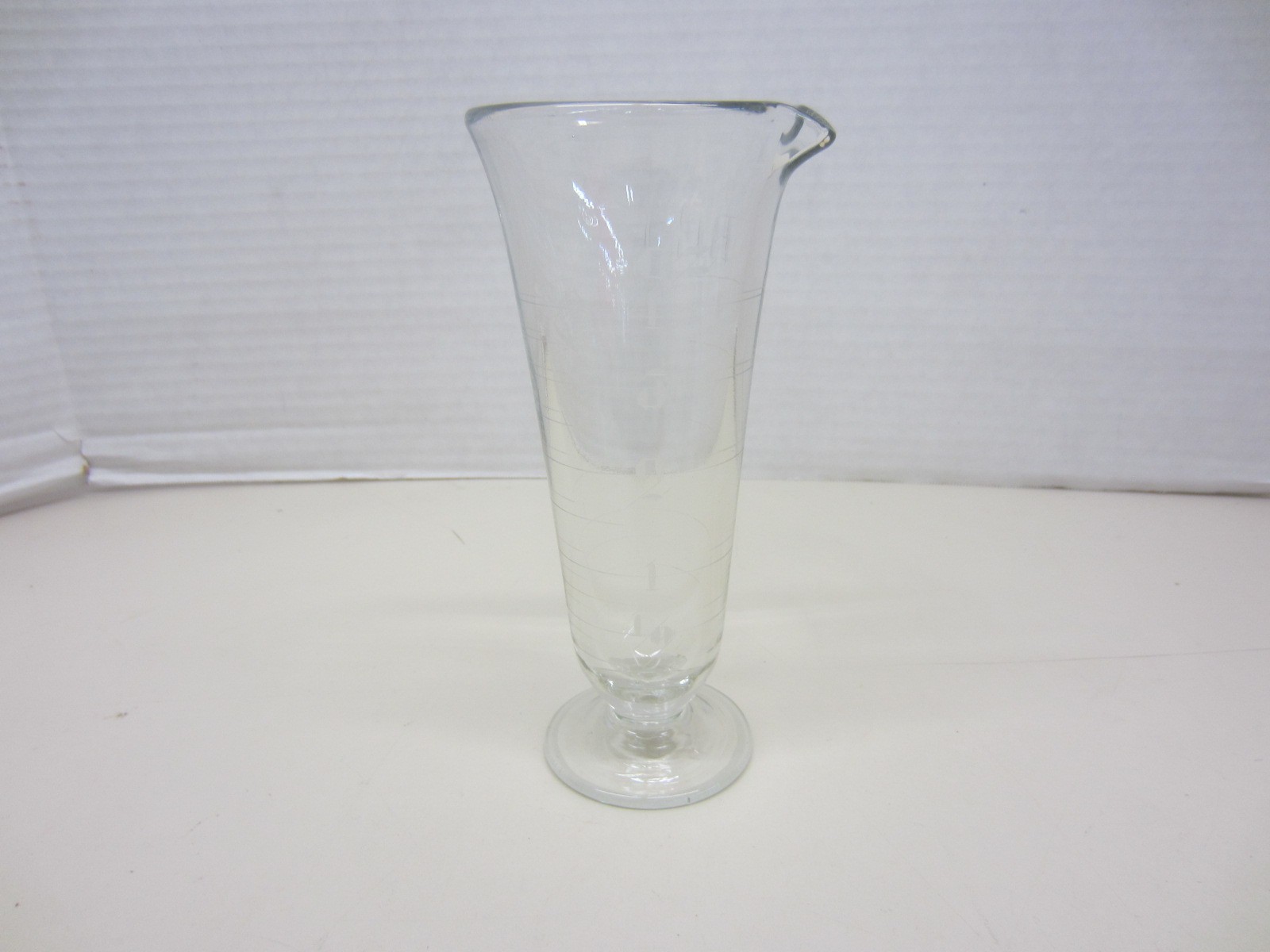 Vintage 7” Armstrong Cork Co Pharmacy Apothecary Etched Glass Beaker Pour Spout