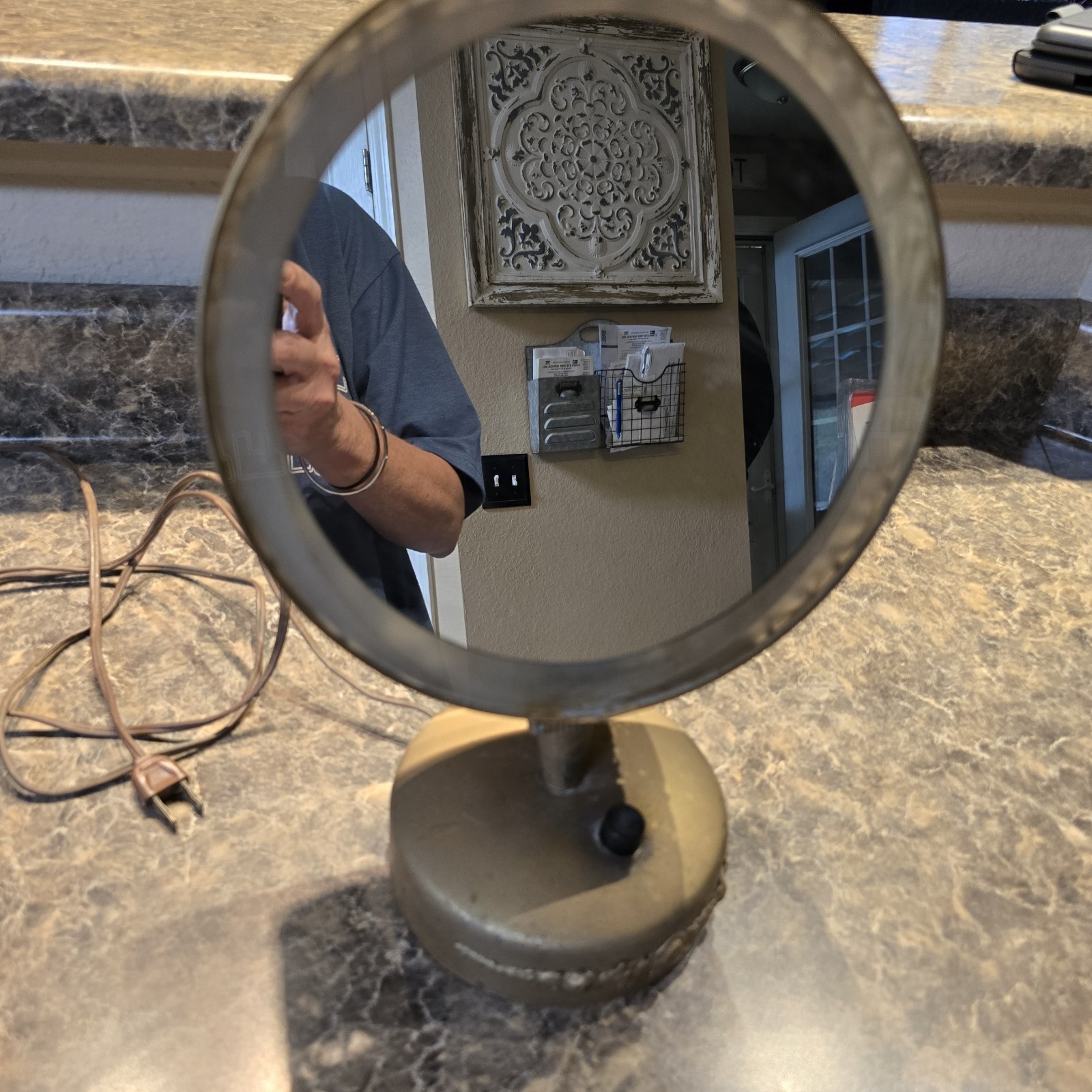 Vintage 2 Sided Vanity Mirror W/ Light Art Deco design